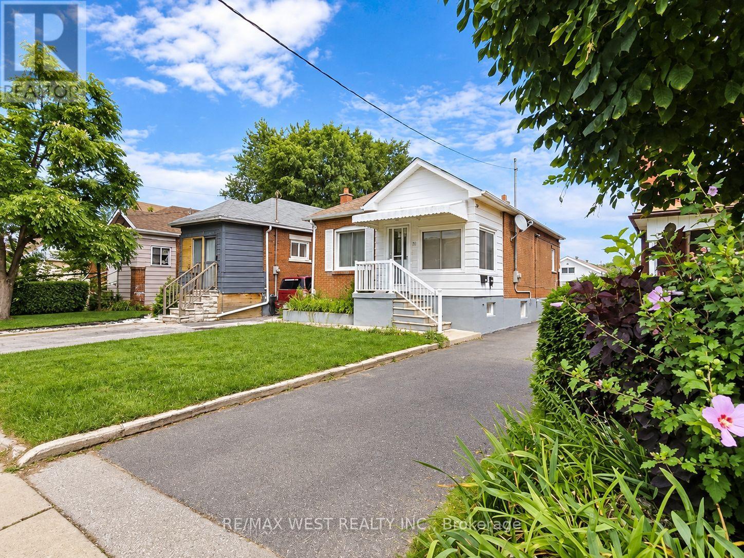 BSMT - 51 MOULD AVENUE, Toronto (Rockcliffe-Smythe)