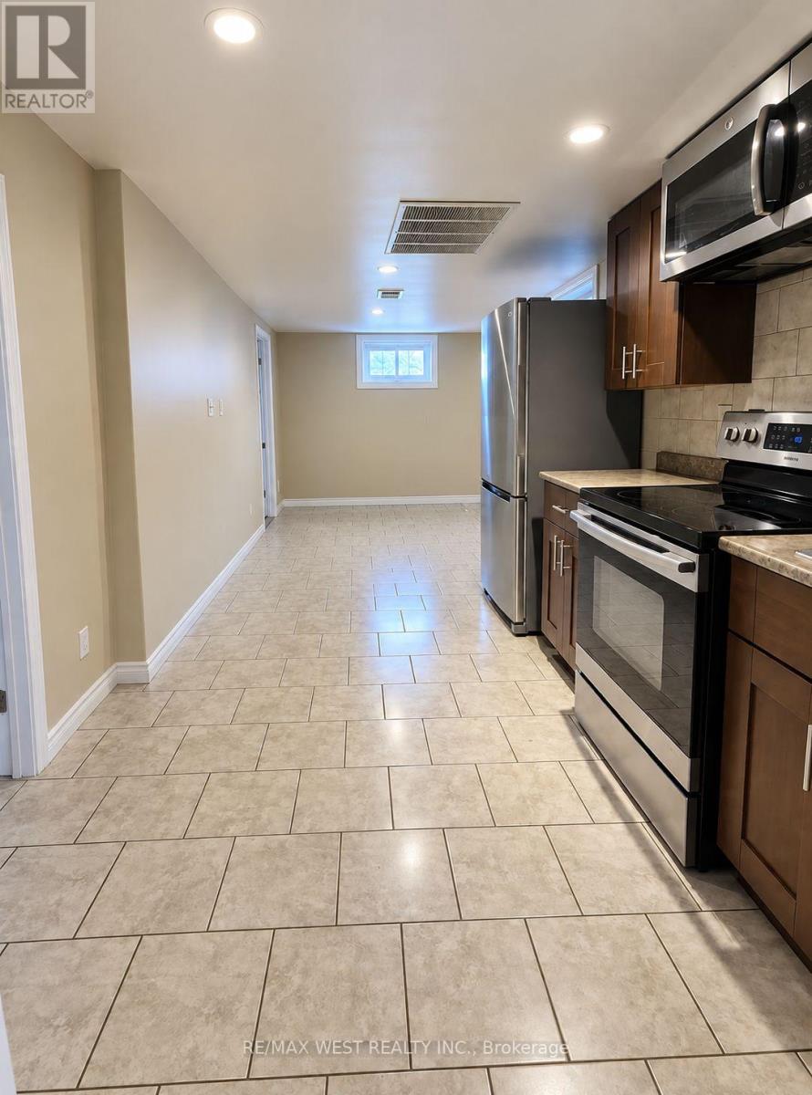 BSMT - 51 MOULD AVENUE, Toronto (Rockcliffe-Smythe) — photo 2