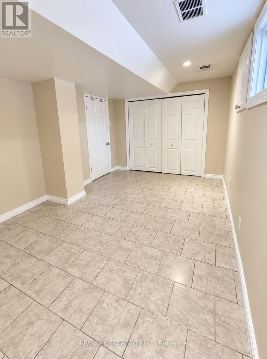 BSMT - 51 MOULD AVENUE, Toronto (Rockcliffe-Smythe) — photo 7