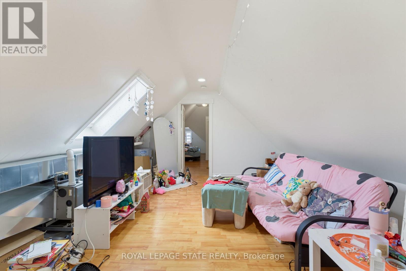 113 WENTWORTH STREET S - Image 40
