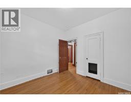 4pc Bathroom - 1208 College Avenue, Regina, SK S4P1A9 Photo 7