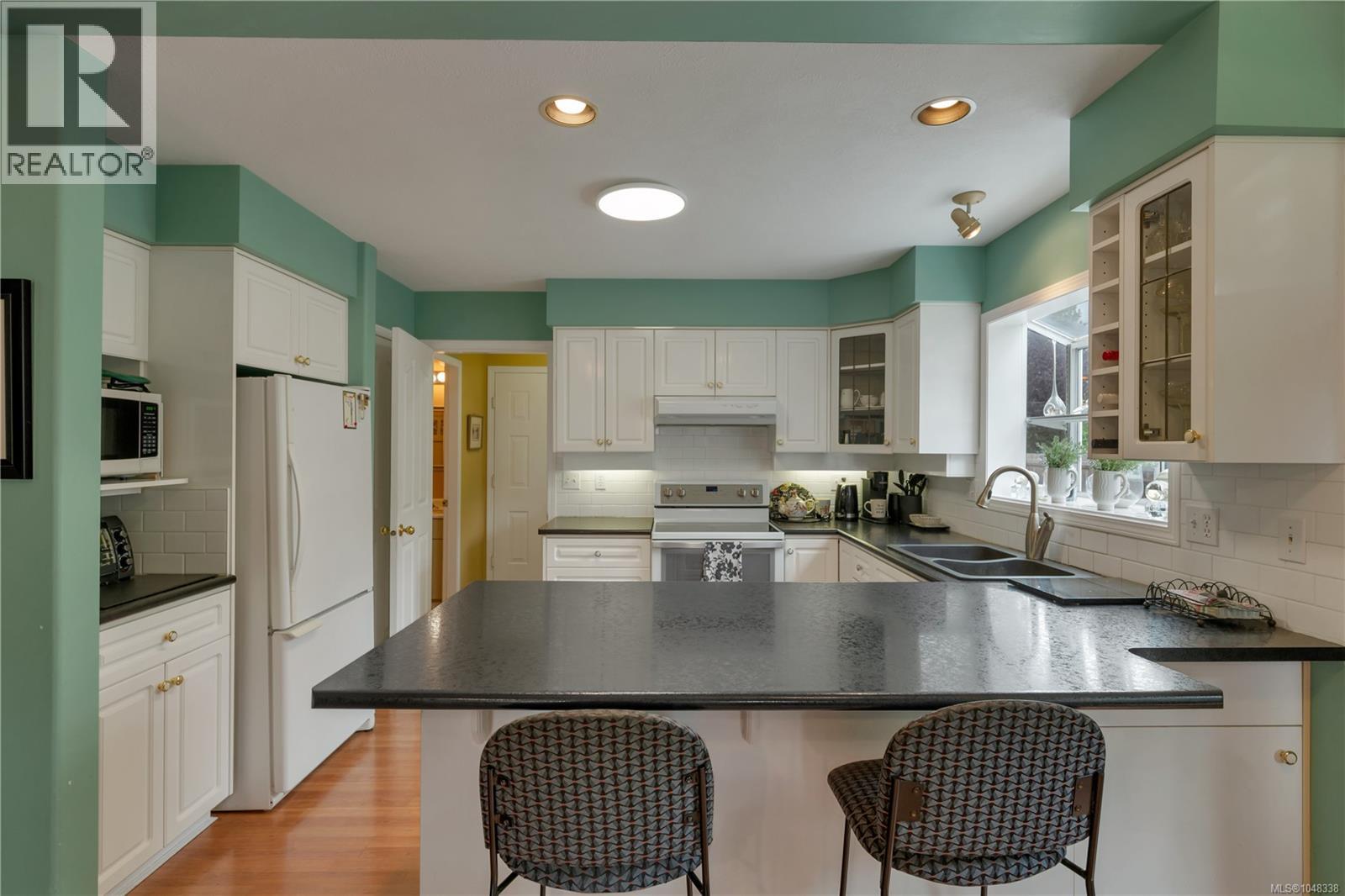 8930 McLarey Ave - Image 18
