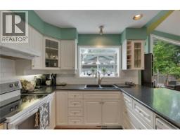 8930 Mclarey Ave, Black Creek, BC V9J1A3 Photo 16