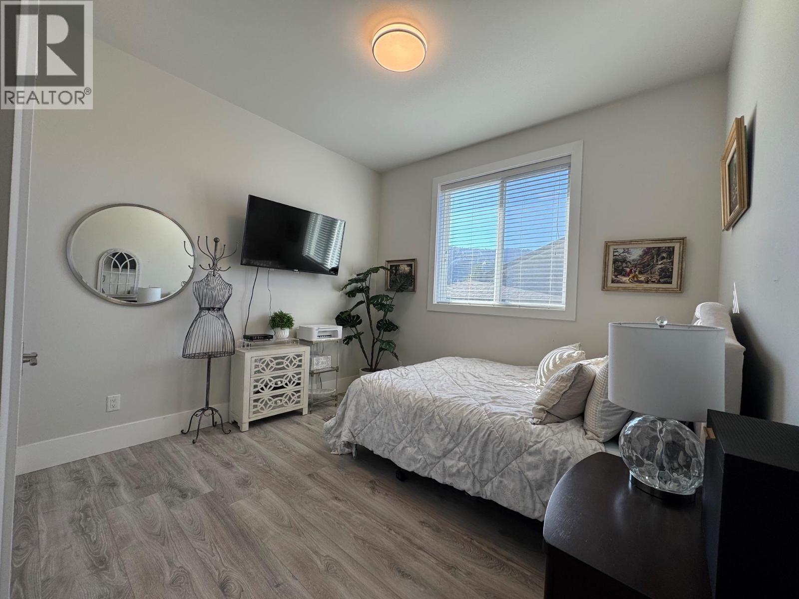 1610 Chestnut Avenue - 16