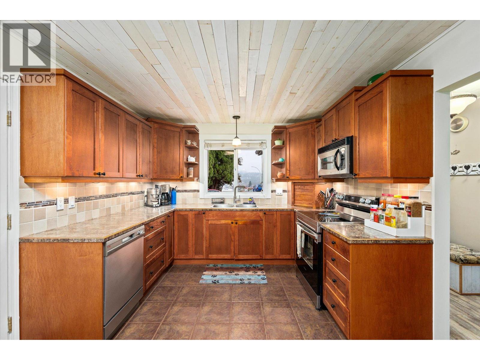  2684 Alhambra Drive, West Kelowna