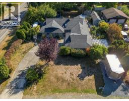 620 Spruce St, Qualicum Beach, BC V9K1J1 Photo 37