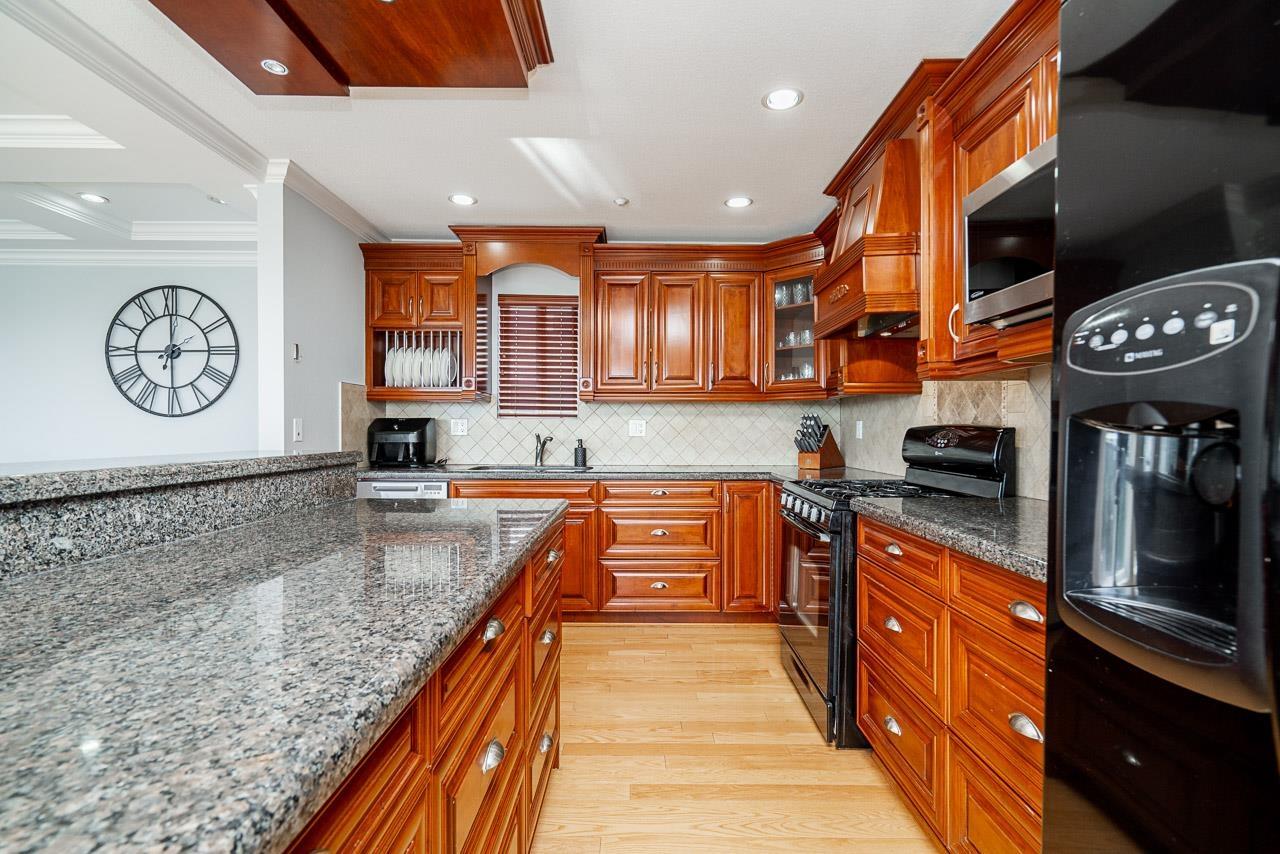 8 Bed, 4 Bath House for Sale in White Rock – 976 PARKER STREET, White Rock – MLS# R3166416 - Image 12