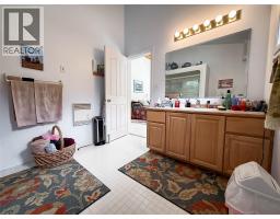 309 Kootenay Street, Lardeau, BC V0G1M0 Photo 37