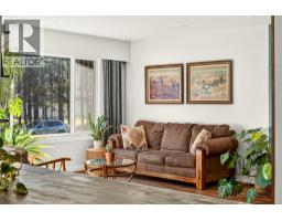 Full bathroom - 231 Blue Spruce Crescent, Sparwood, BC V0B2G0 Photo 9