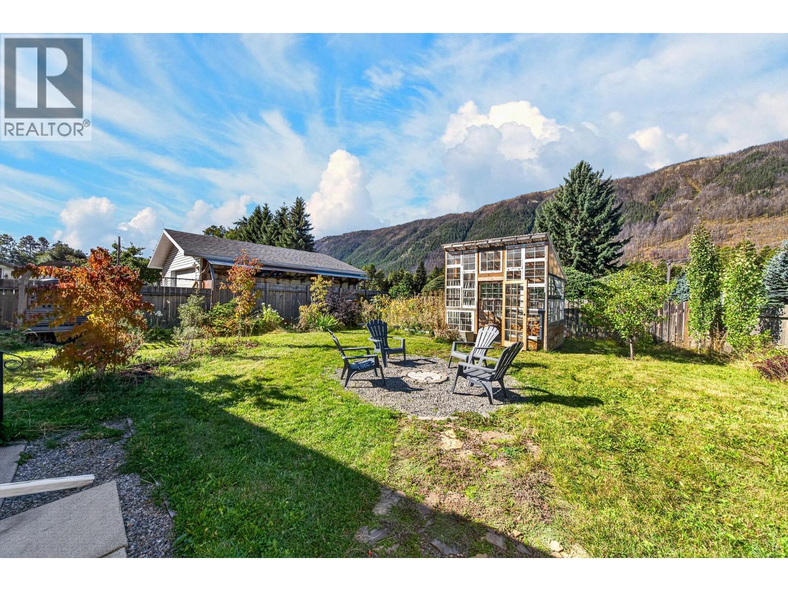 231 Blue Spruce Crescent - 32
