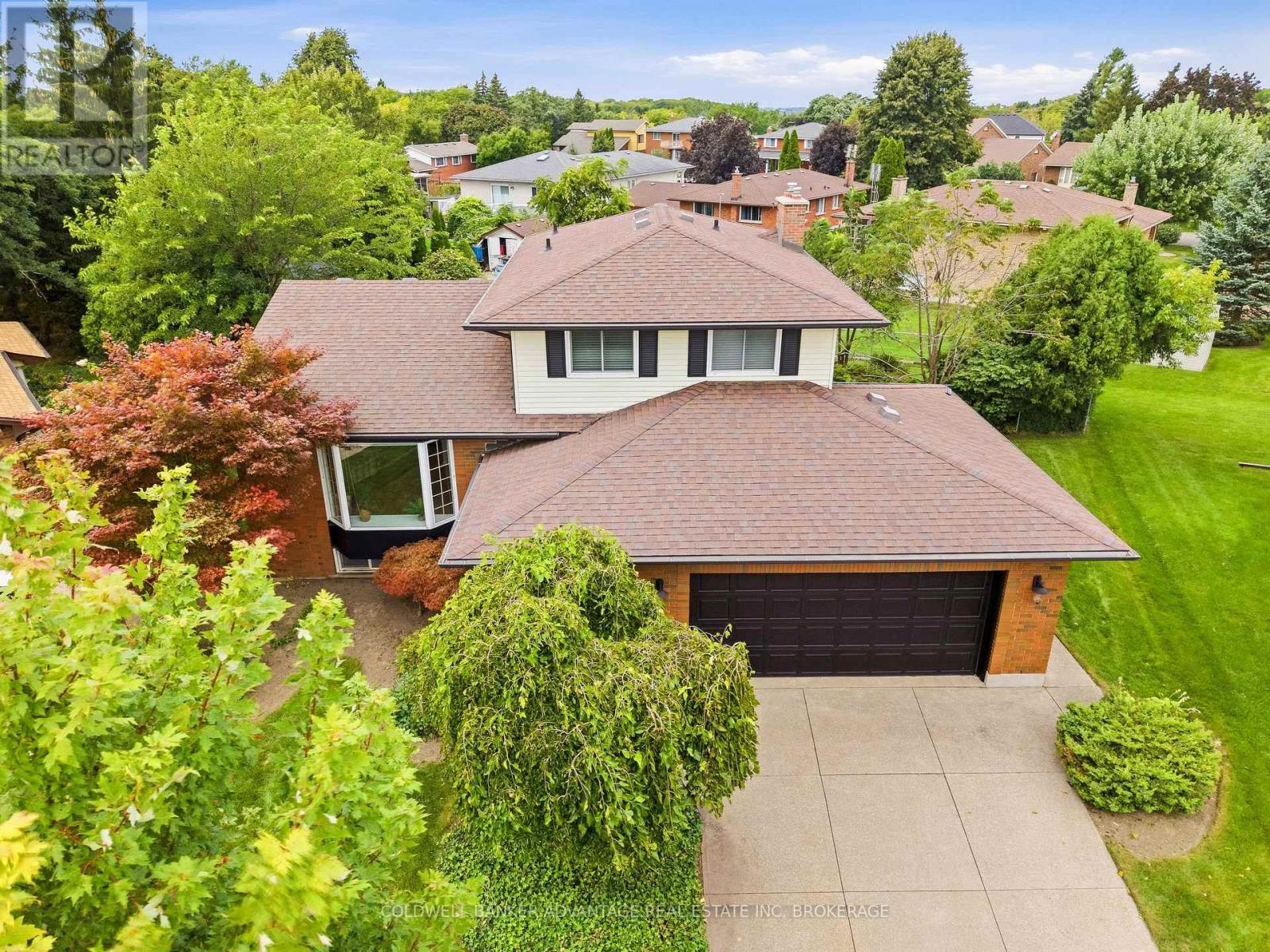 7 LEE CRESCENT, Thorold (Confederation Heights) — photo 2