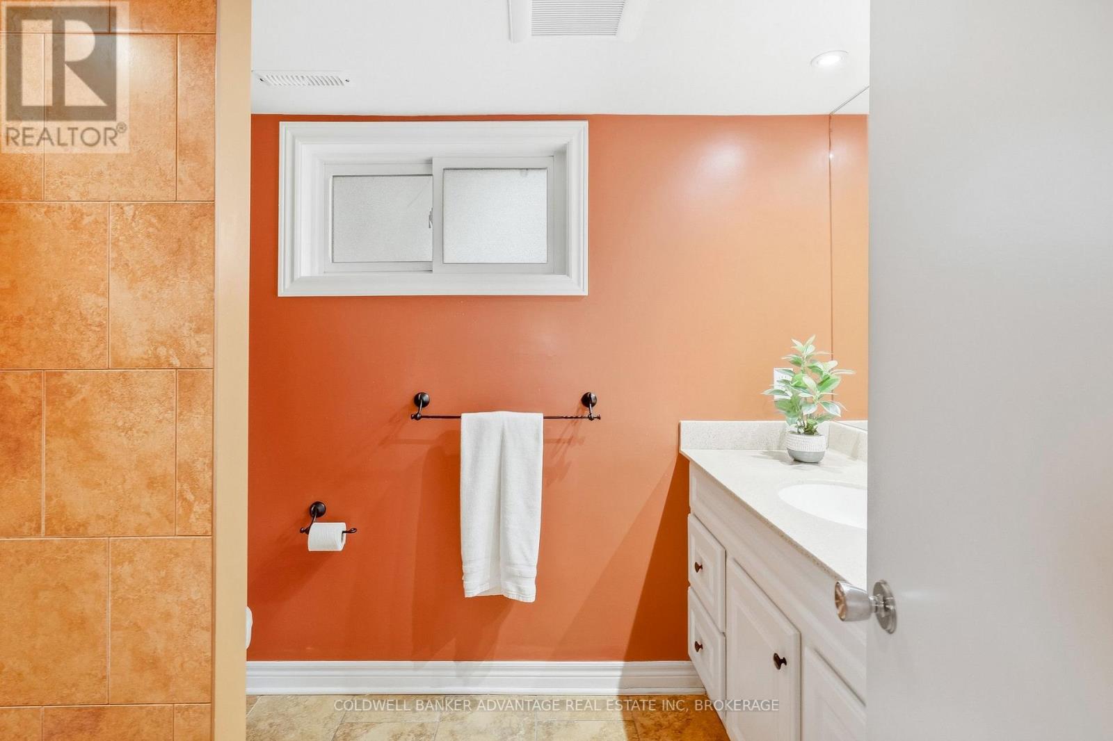 7 LEE CRESCENT - 25