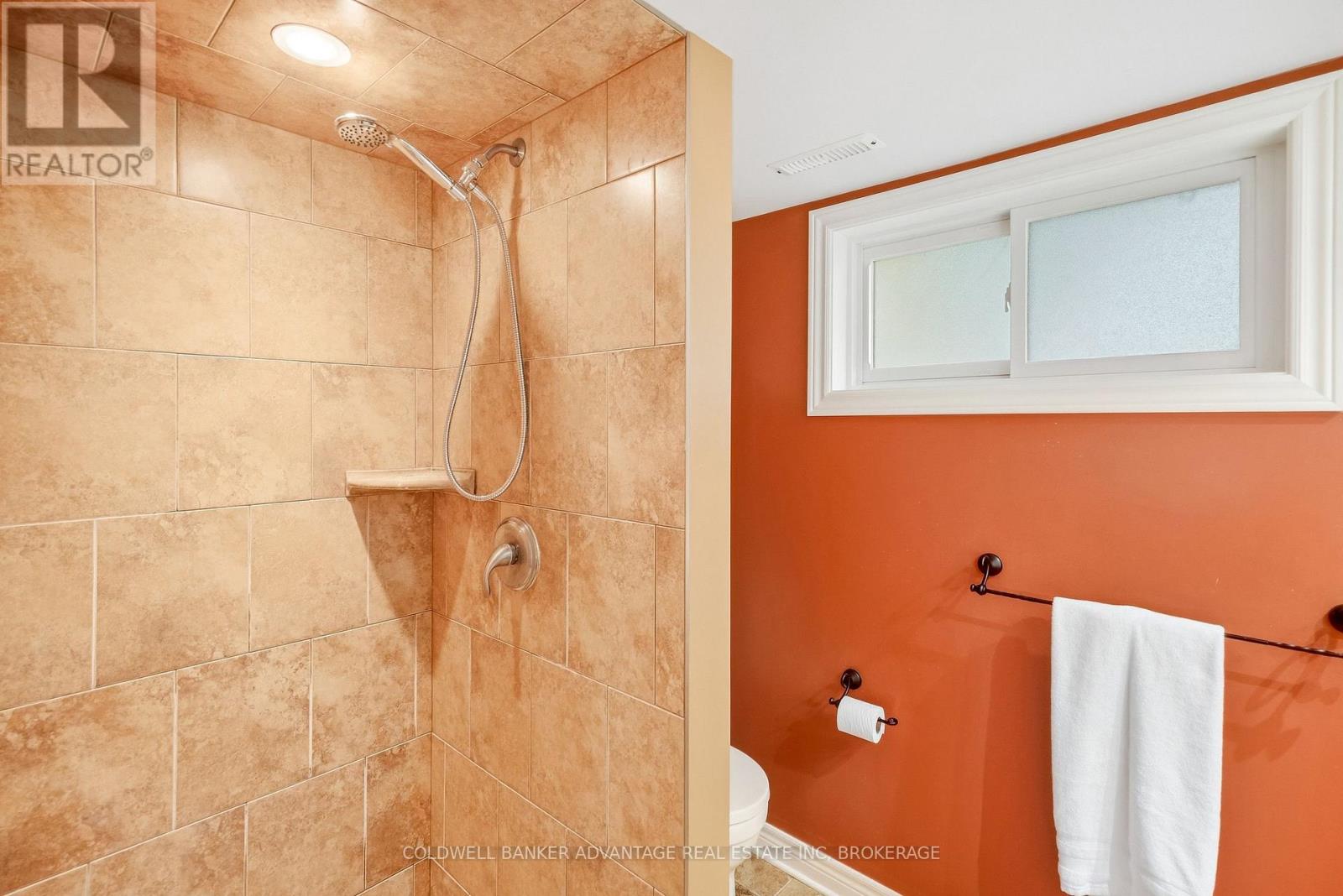 7 LEE CRESCENT - 26