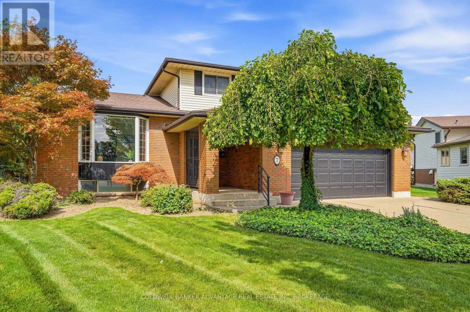 7 LEE CRESCENT, Thorold (Confederation Heights) — photo 3