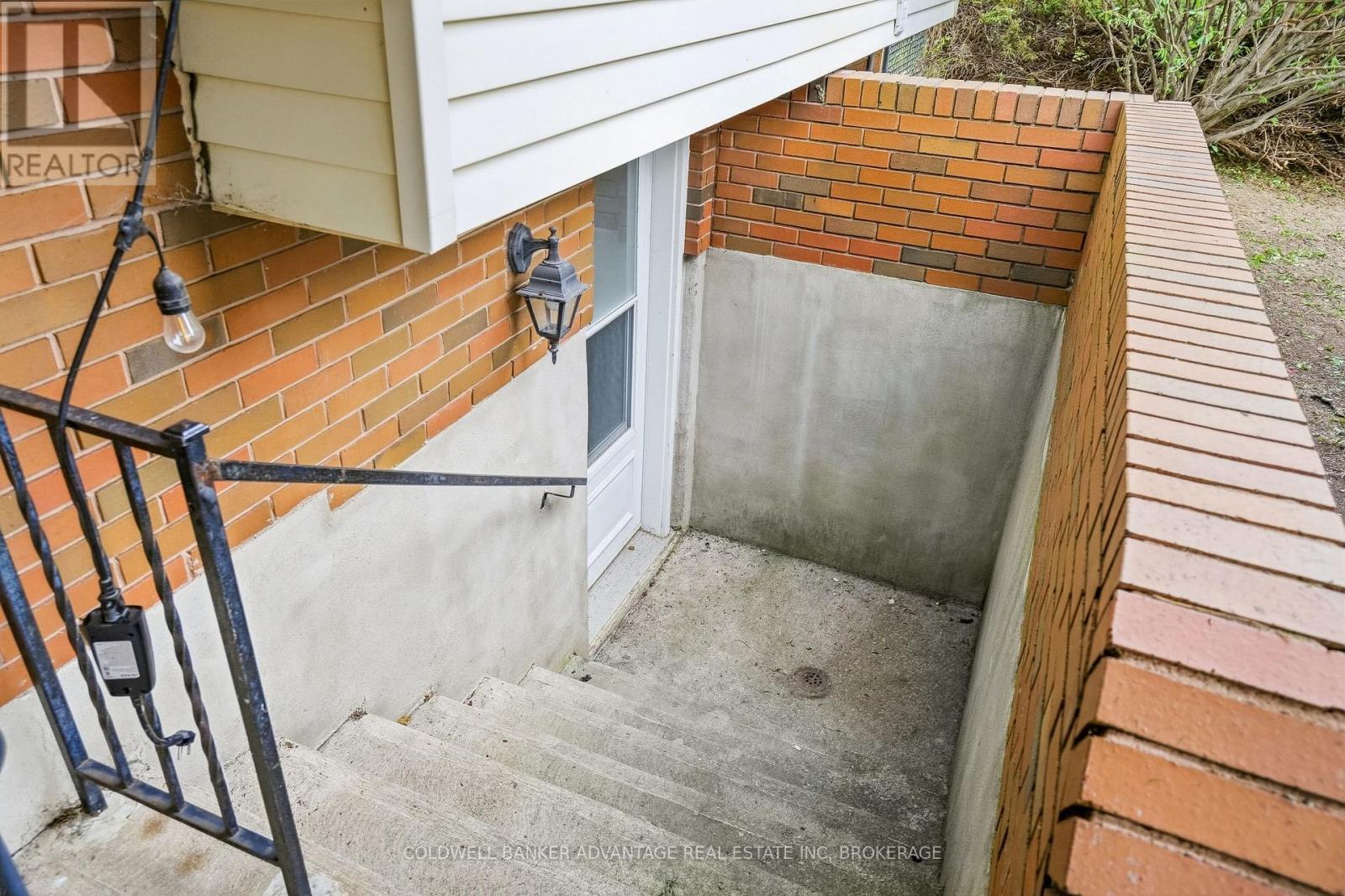 7 LEE CRESCENT - 35