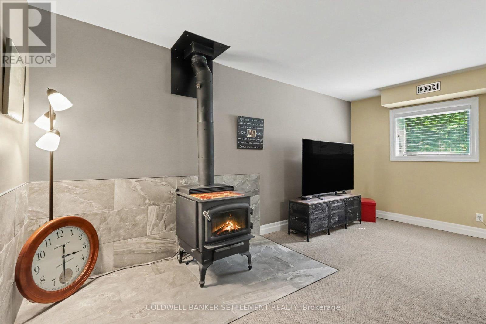 142 TRILLIUM DRIVE - 29