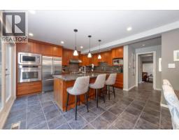 2864 Bushnell Place, North Vancouver, BC V7J2Y8 Photo 7