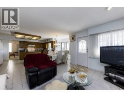 557 Tempe Crescent, North Vancouver, BC V7N1E7 Photo 13