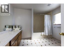 557 Tempe Crescent, North Vancouver, BC V7N1E7 Photo 23
