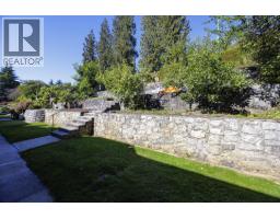557 Tempe Crescent, North Vancouver, BC V7N1E7 Photo 35