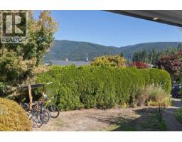 915 Wentworth Avenue, North Vancouver, BC V7R1R8 Photo 11