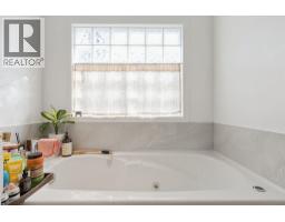 915 Wentworth Avenue, North Vancouver, BC V7R1R8 Photo 24