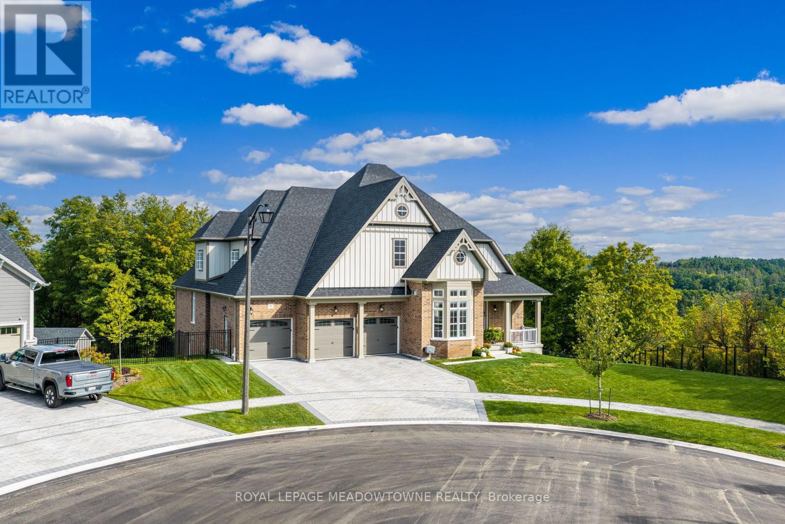 8 J B ROBSON COURT, Halton Hills (Glen Williams)
