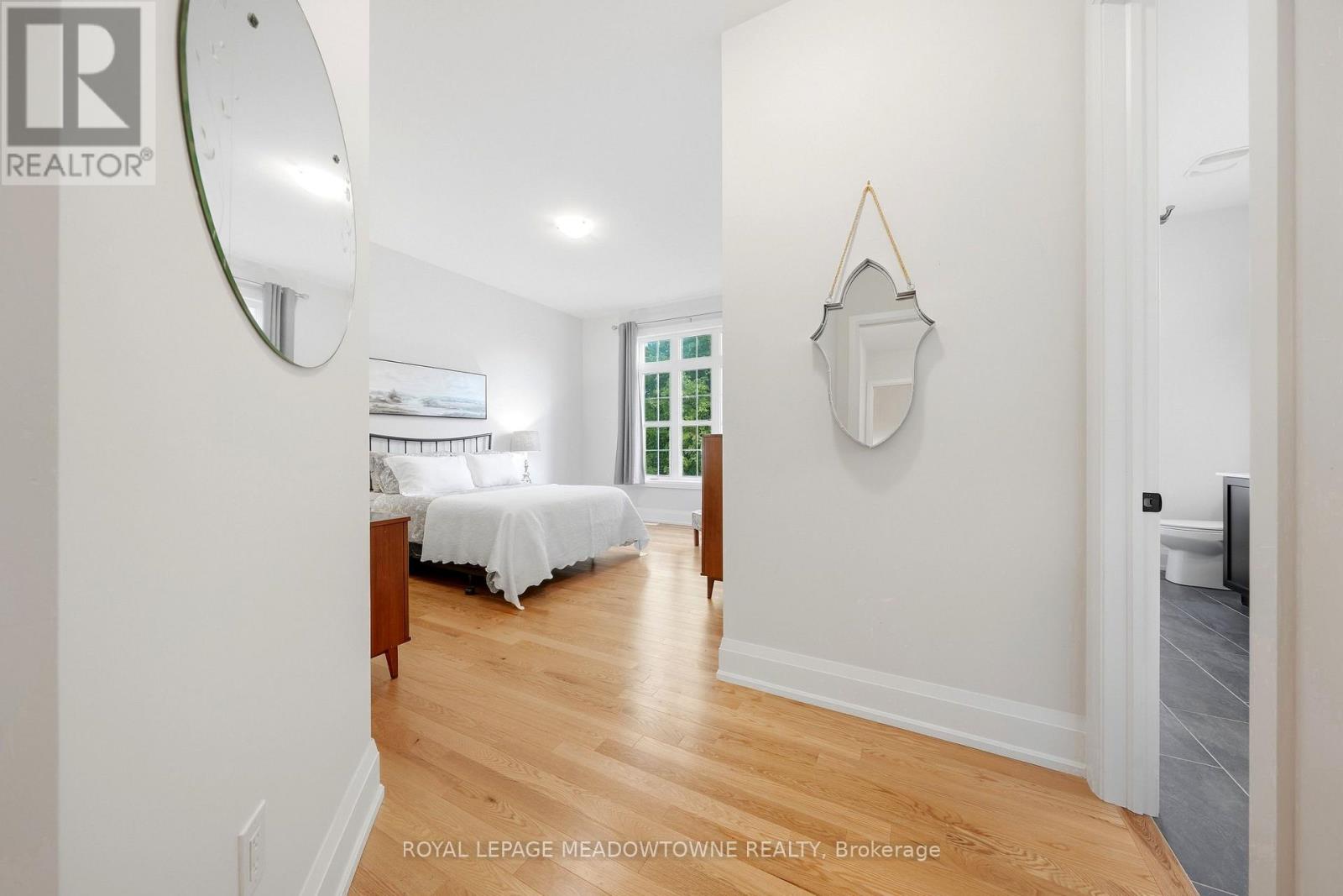 8 J B ROBSON COURT - 20