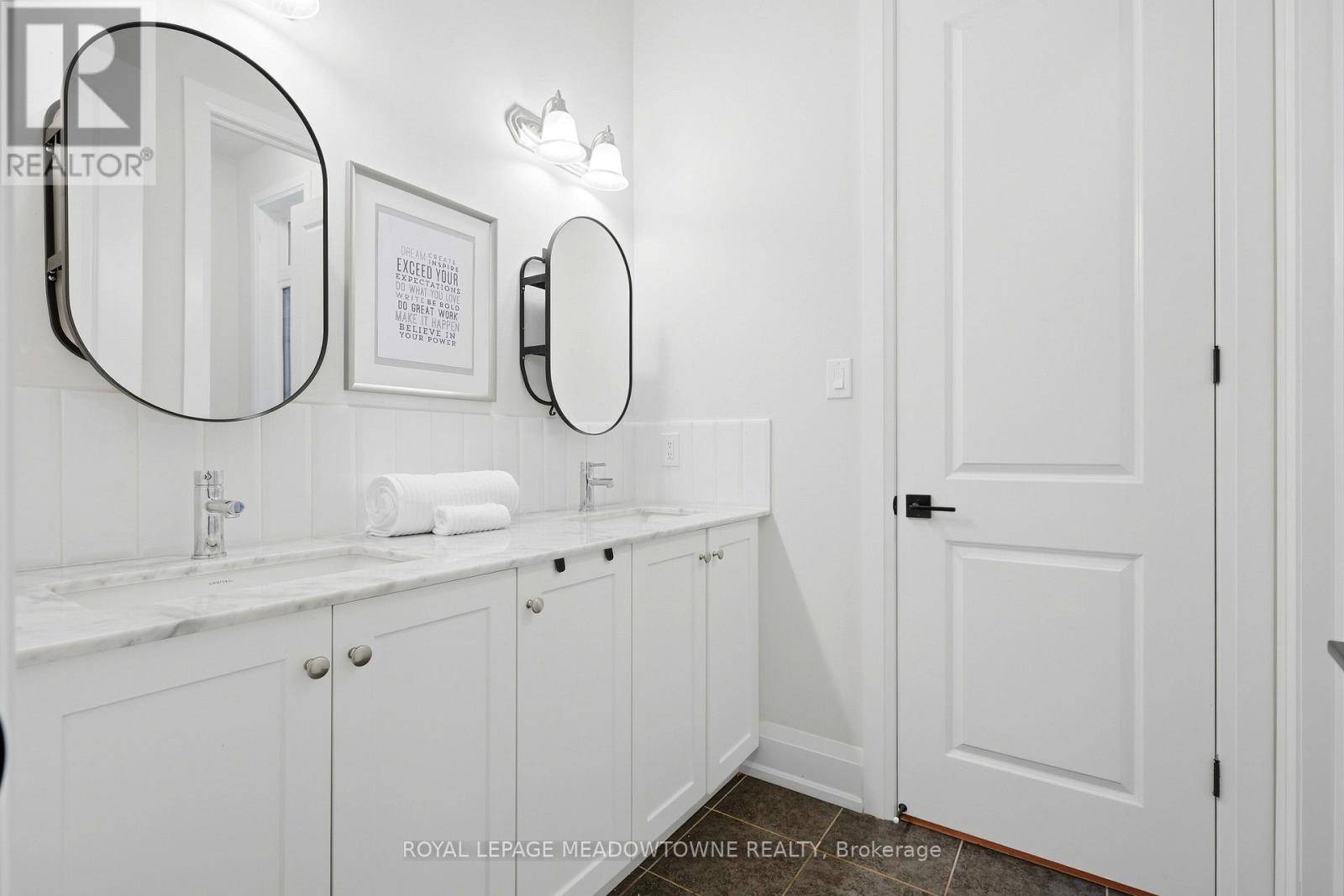 8 J B ROBSON COURT - 28