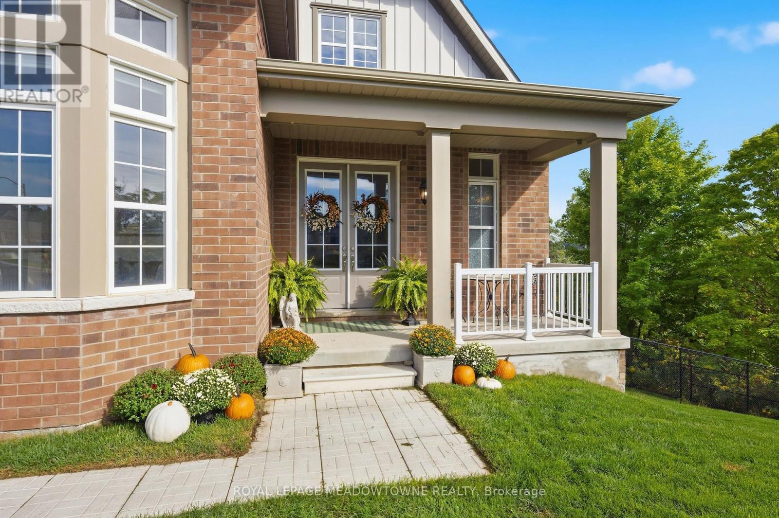 8 J B ROBSON COURT, Halton Hills (Glen Williams) — photo 3