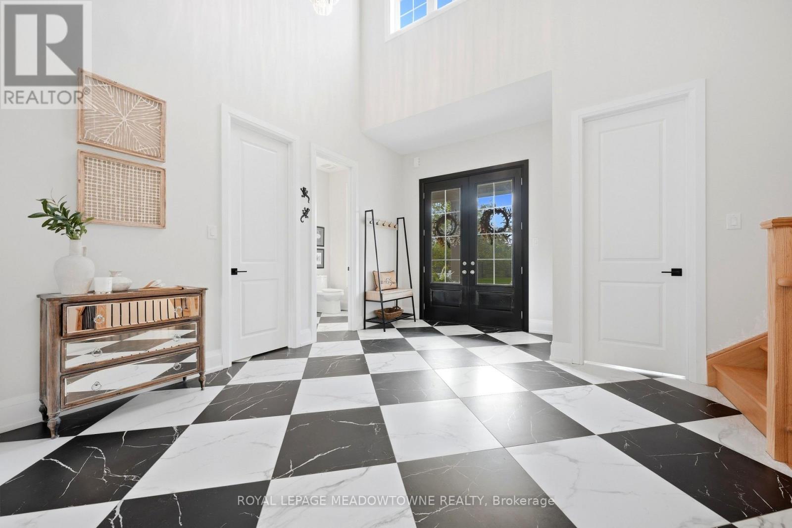 8 J B ROBSON COURT, Halton Hills (Glen Williams) — photo 4