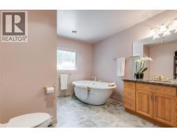 Primary Bedroom - 464 Rainbow Drive, Kaslo, BC V0G1M0 Photo 27
