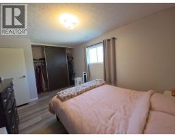 240 Spieker Avenue, Tumbler Ridge, BC V0C2W0 Photo 16