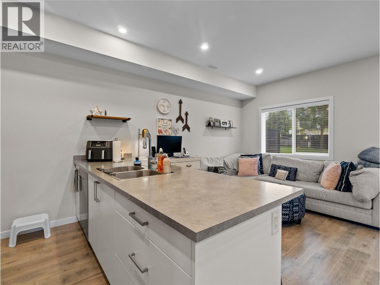 16 2081 11 Avenue Northeast, Salmon Arm