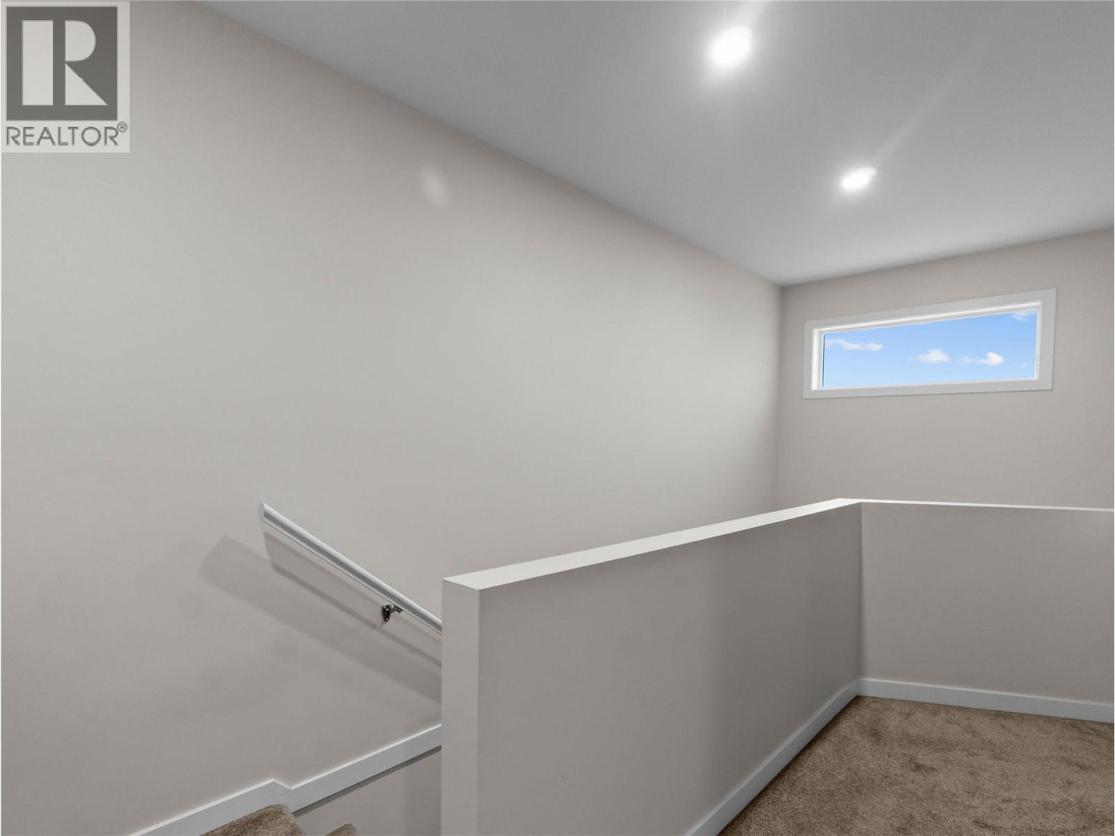 16 2081 11 Avenue Northeast, Salmon Arm