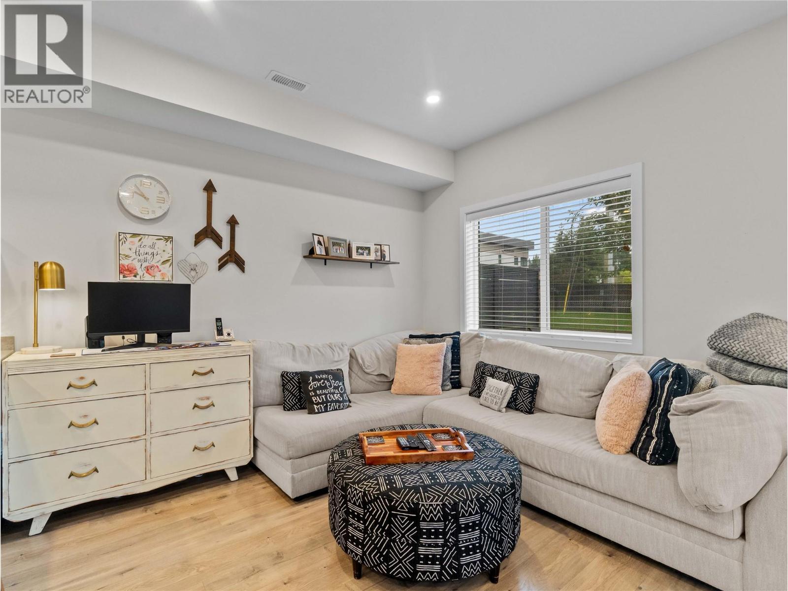 16 2081 11 Avenue Northeast, Salmon Arm