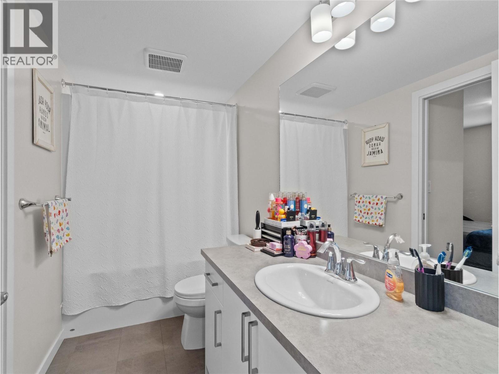 16 2081 11 Avenue Northeast, Salmon Arm