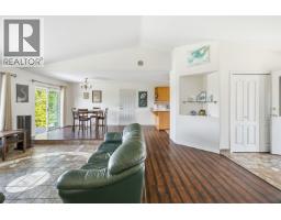 4904 Telqua Drive, 108 Mile Ranch, BC V0K2Z0 Photo 8