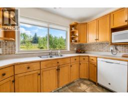 4904 Telqua Drive, 108 Mile Ranch, BC V0K2Z0 Photo 13