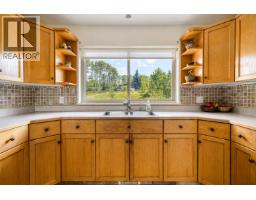 4904 Telqua Drive, 108 Mile Ranch, BC V0K2Z0 Photo 12