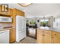 4904 Telqua Drive, 108 Mile Ranch, BC V0K2Z0 Photo 15