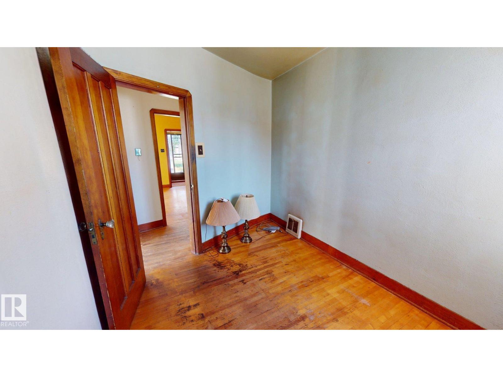 12225 81 ST NW - 6