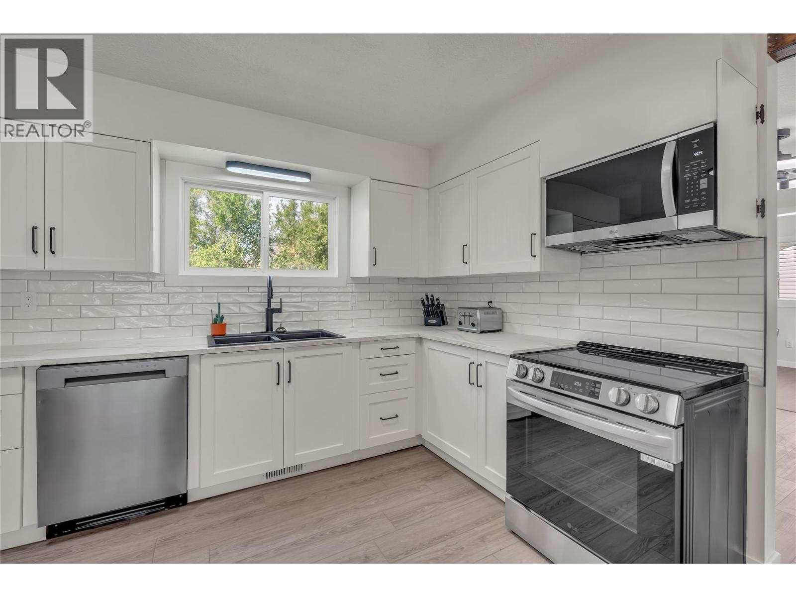 826 3rd Avenue - Image 17