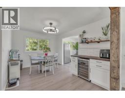 Full bathroom - 826 3rd Avenue, Keremeos, BC V0X1N0 Photo 6