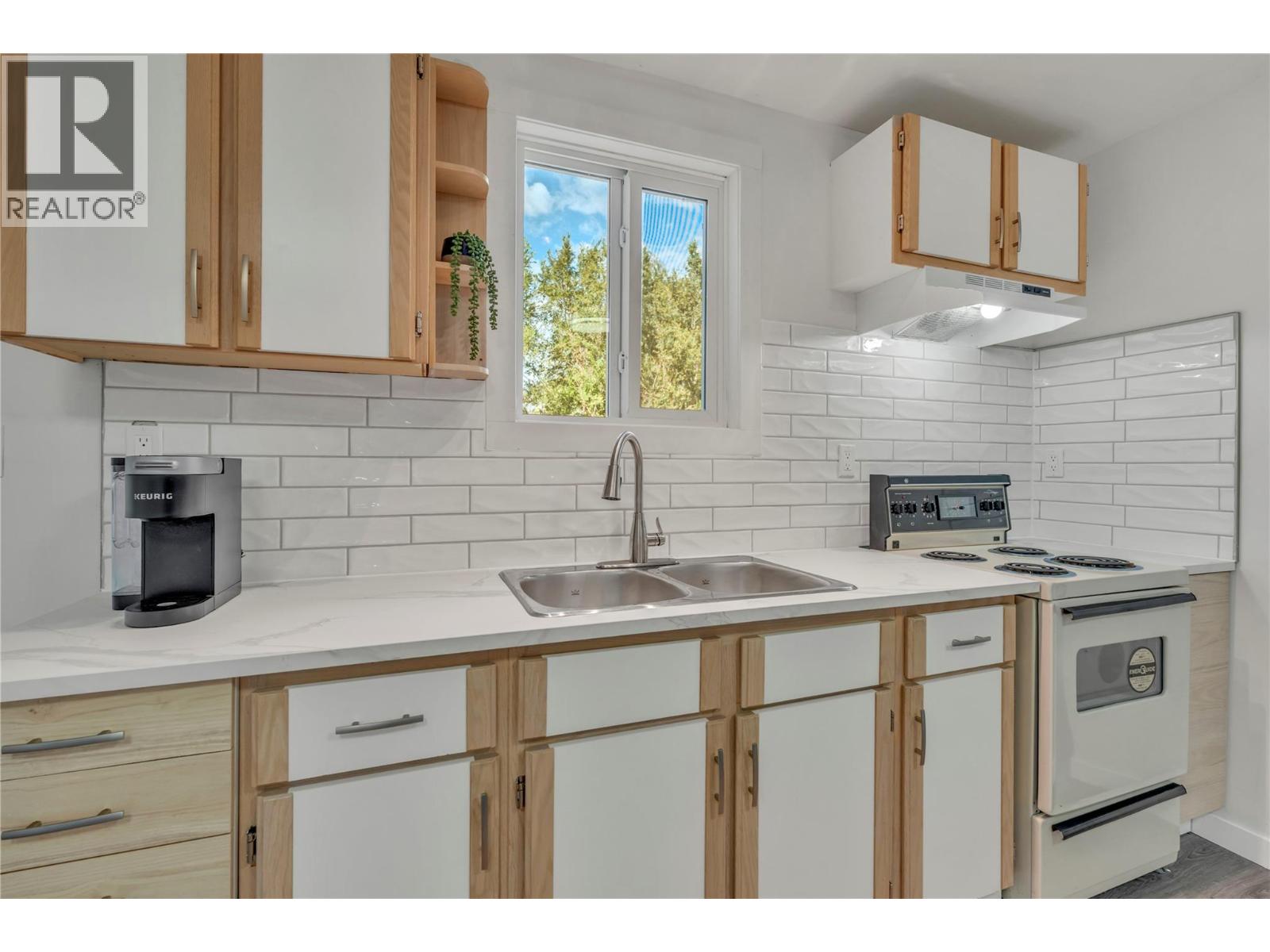 826 3rd Avenue - Image 28