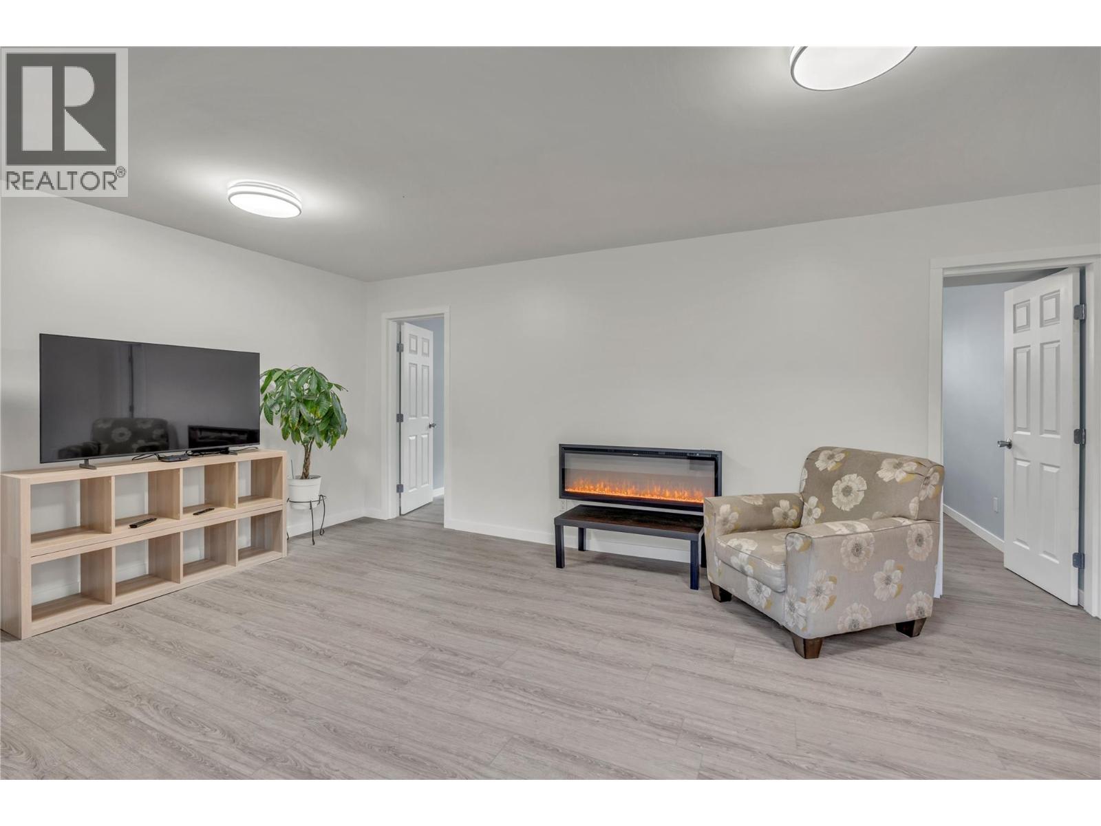 826 3rd Avenue - 32
