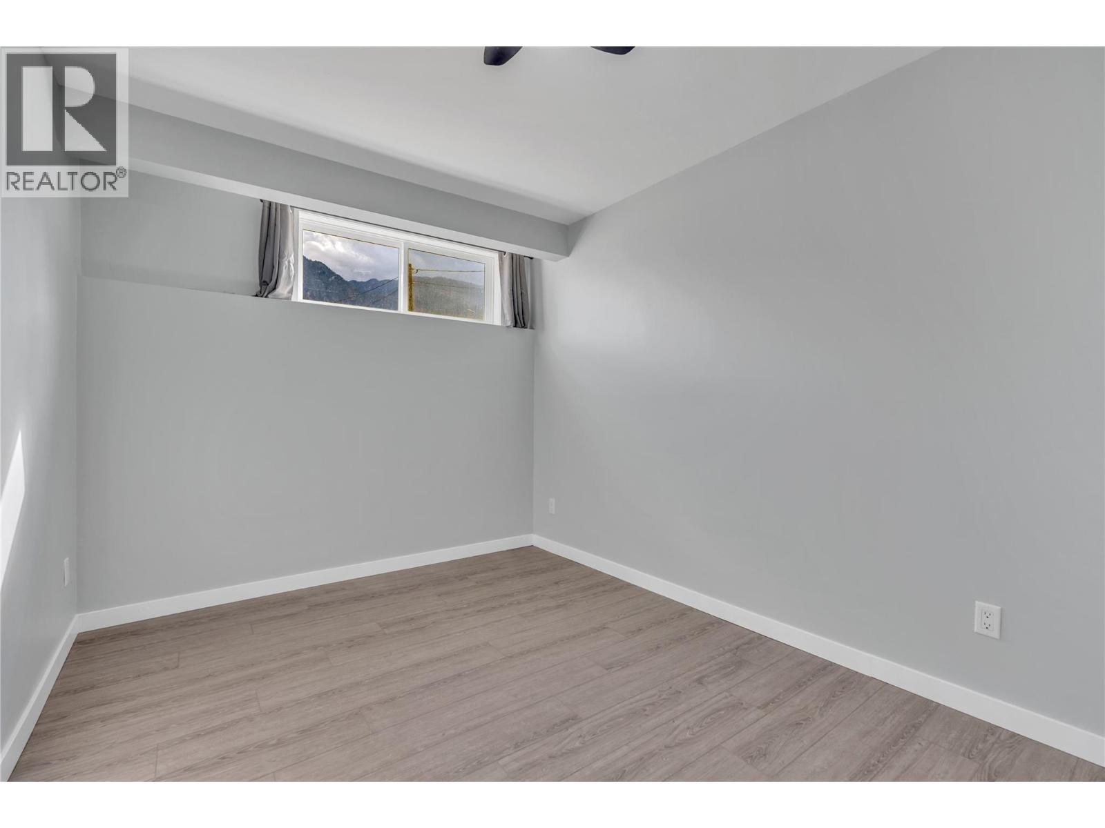 826 3rd Avenue - Image 36