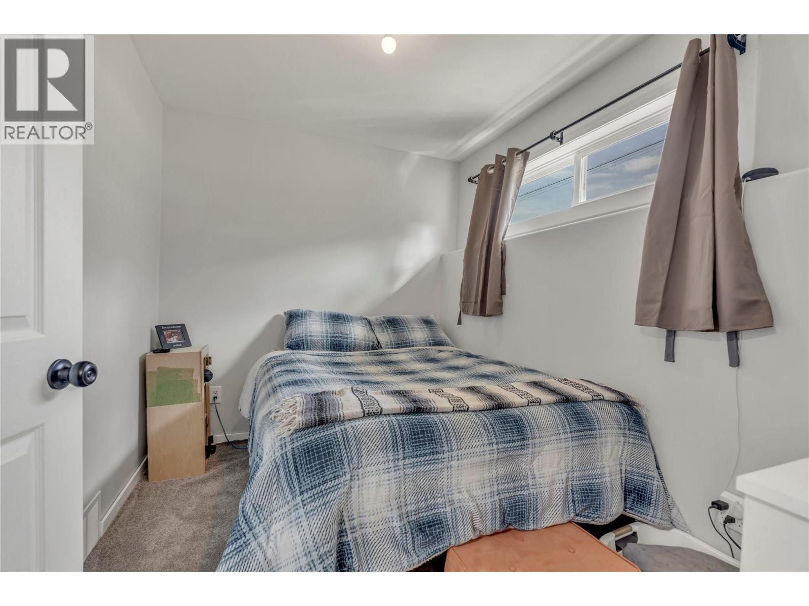 826 3rd Avenue - Image 40