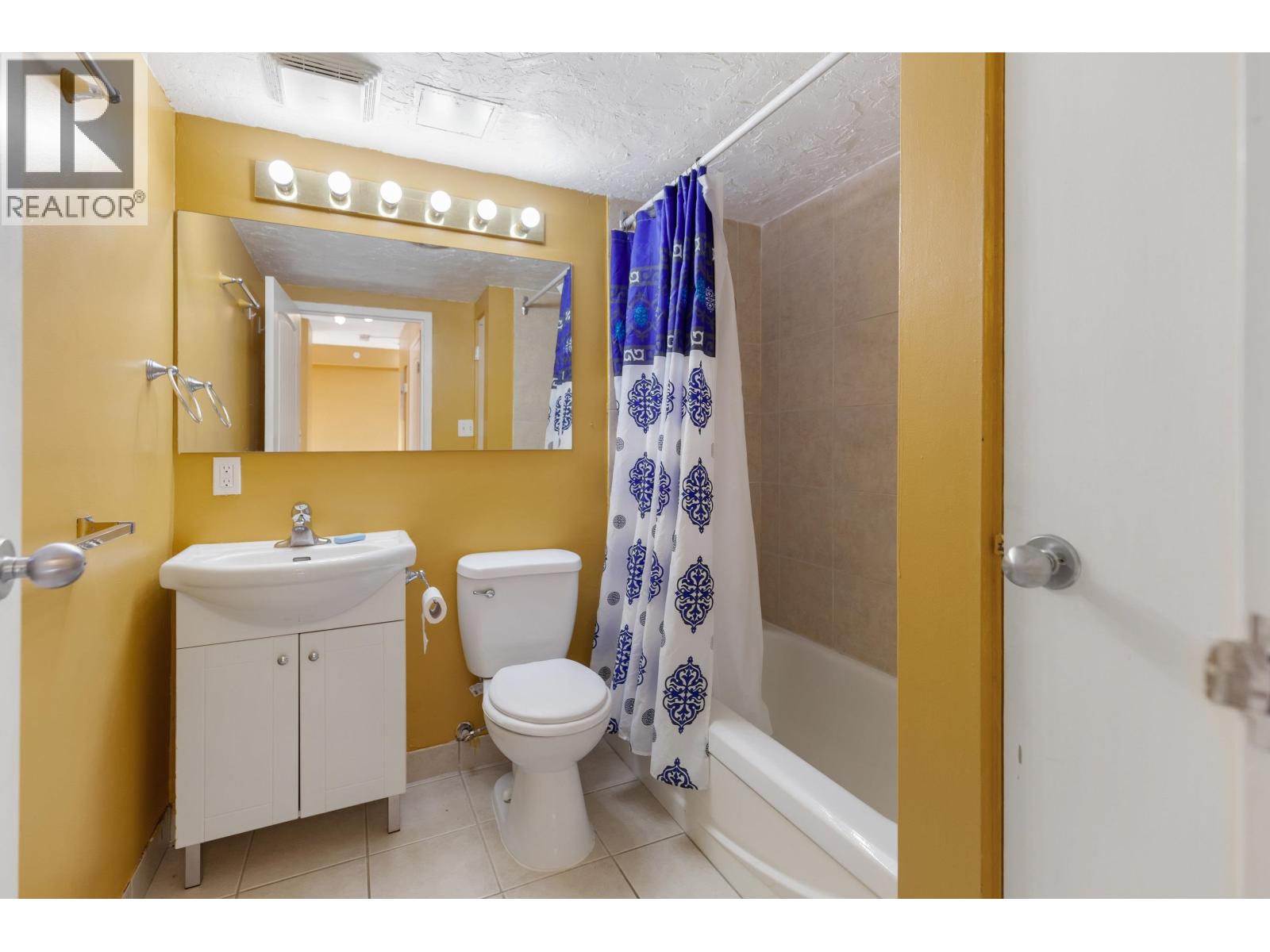 #704 1501 QUEENSWAY - Image 7