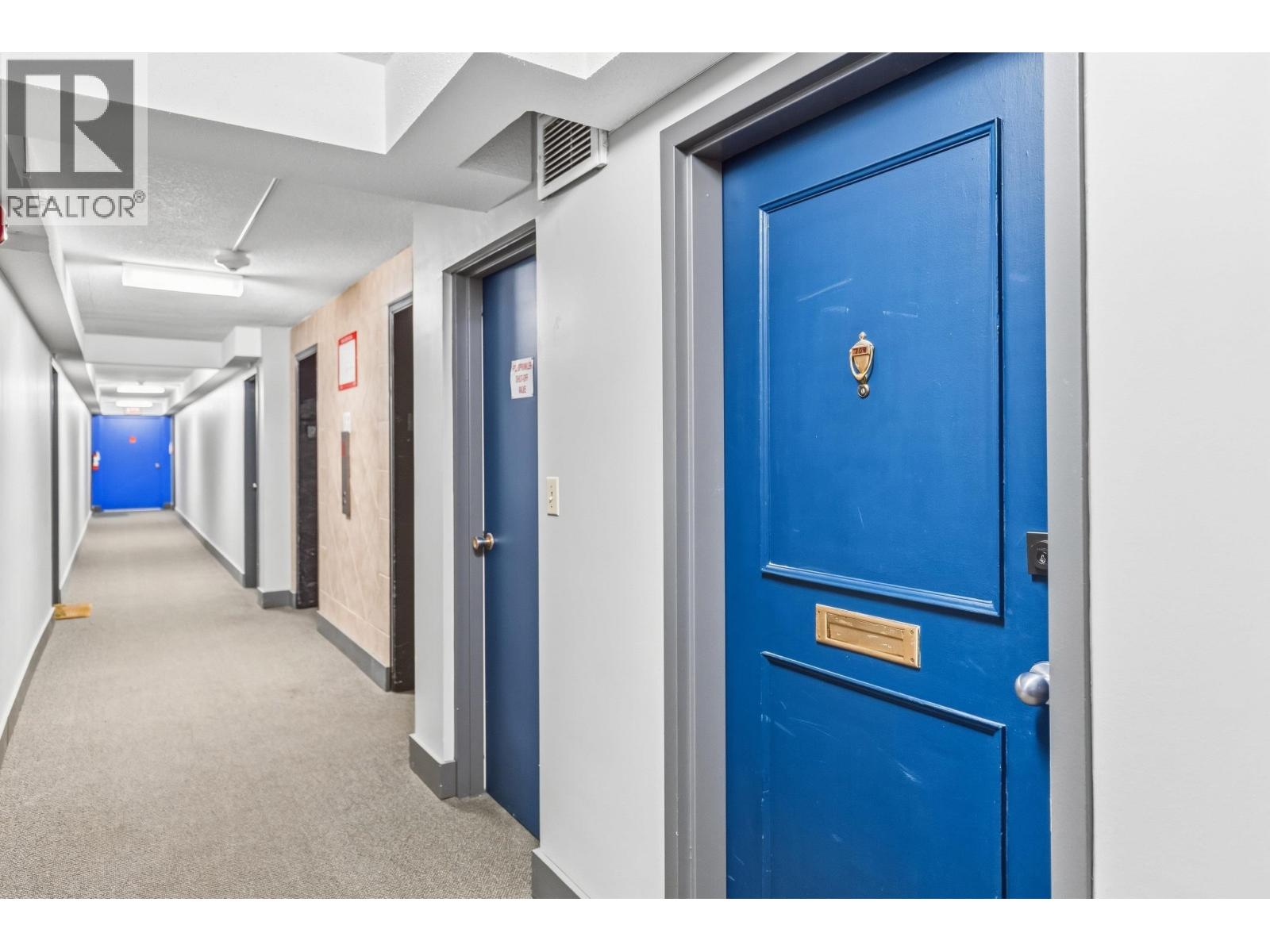#704 1501 QUEENSWAY - Image 11